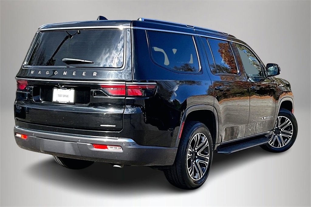 Used 2022 Jeep Wagoneer Series III w/ Flexible Seating Group image 6