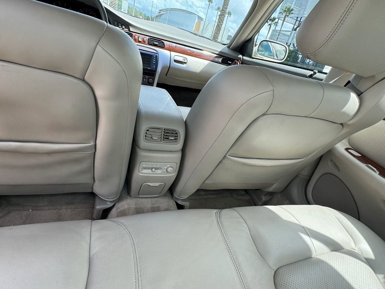Used 2003 Cadillac Seville STS w/ Preferred Equipment Group FWD image 18