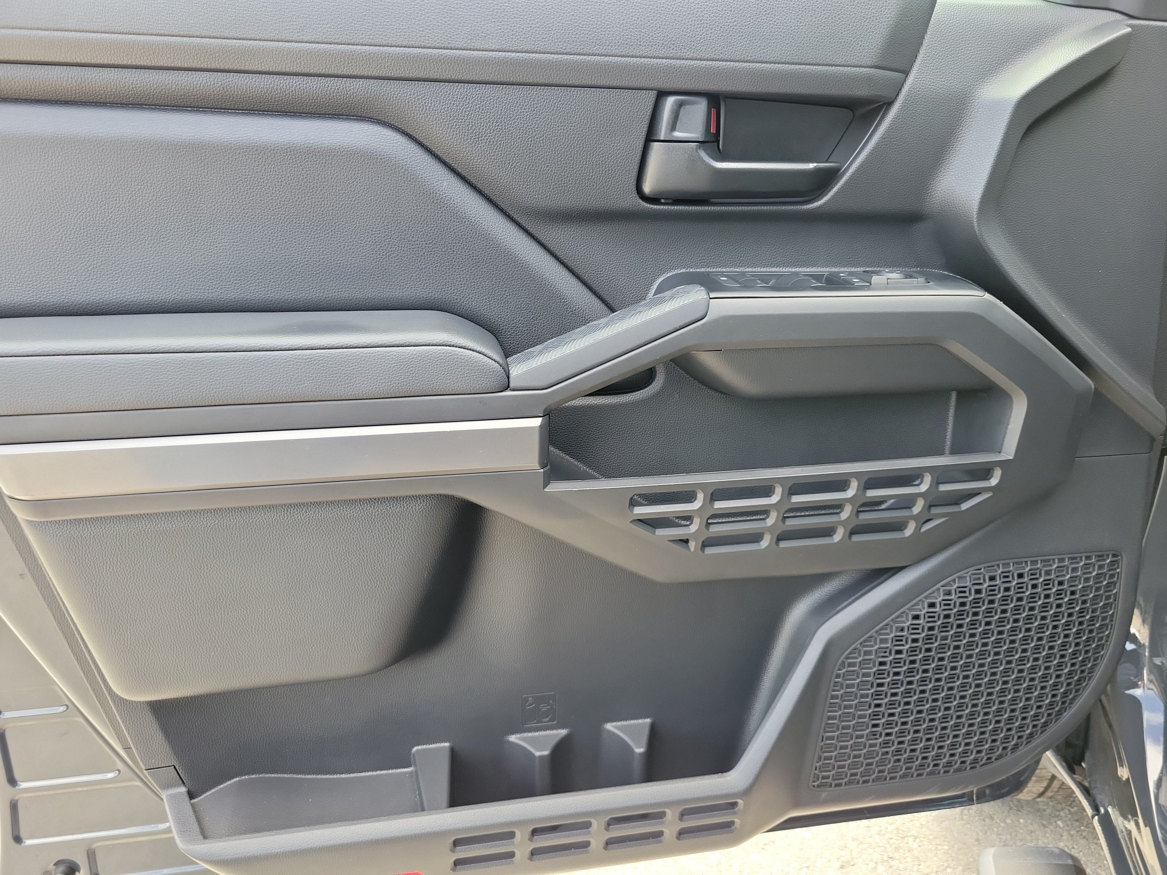 Used 2025 Toyota Tacoma SR5 RWD image 26