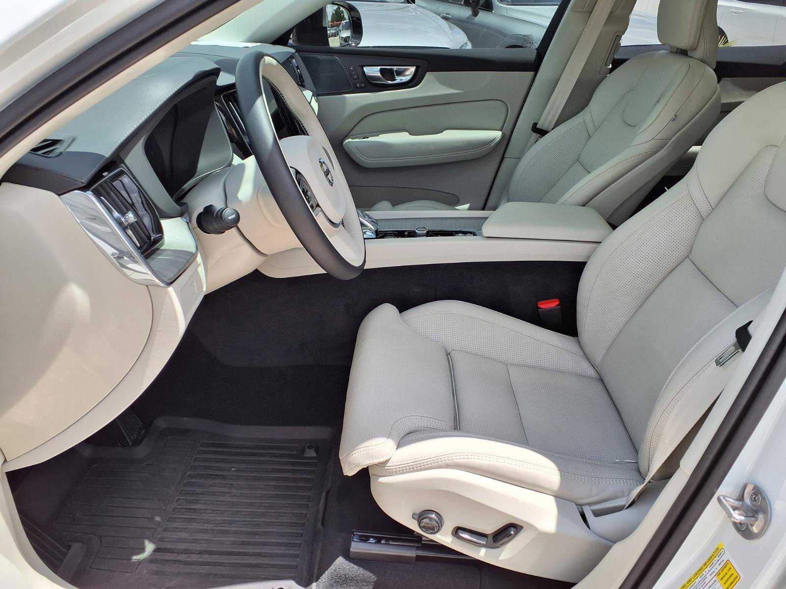 Certified 2025 Volvo XC60 B5 Ultra w/ Protection Package Premier AWD/4WD image 22