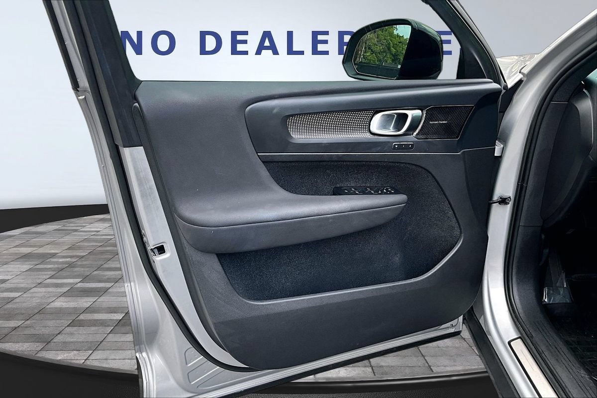 Used 2023 Volvo XC40 B4 Ultimate w/ Protection Package Premier FWD image 20