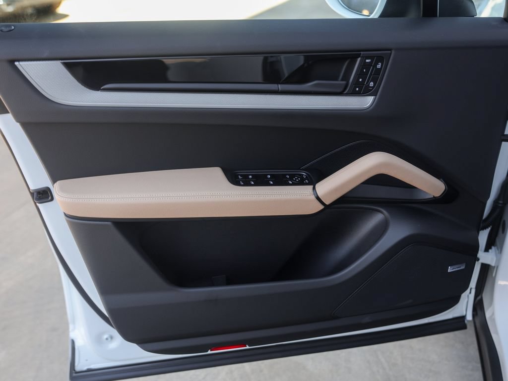 New 2026 Porsche Cayenne Coupe AWD/4WD image 29