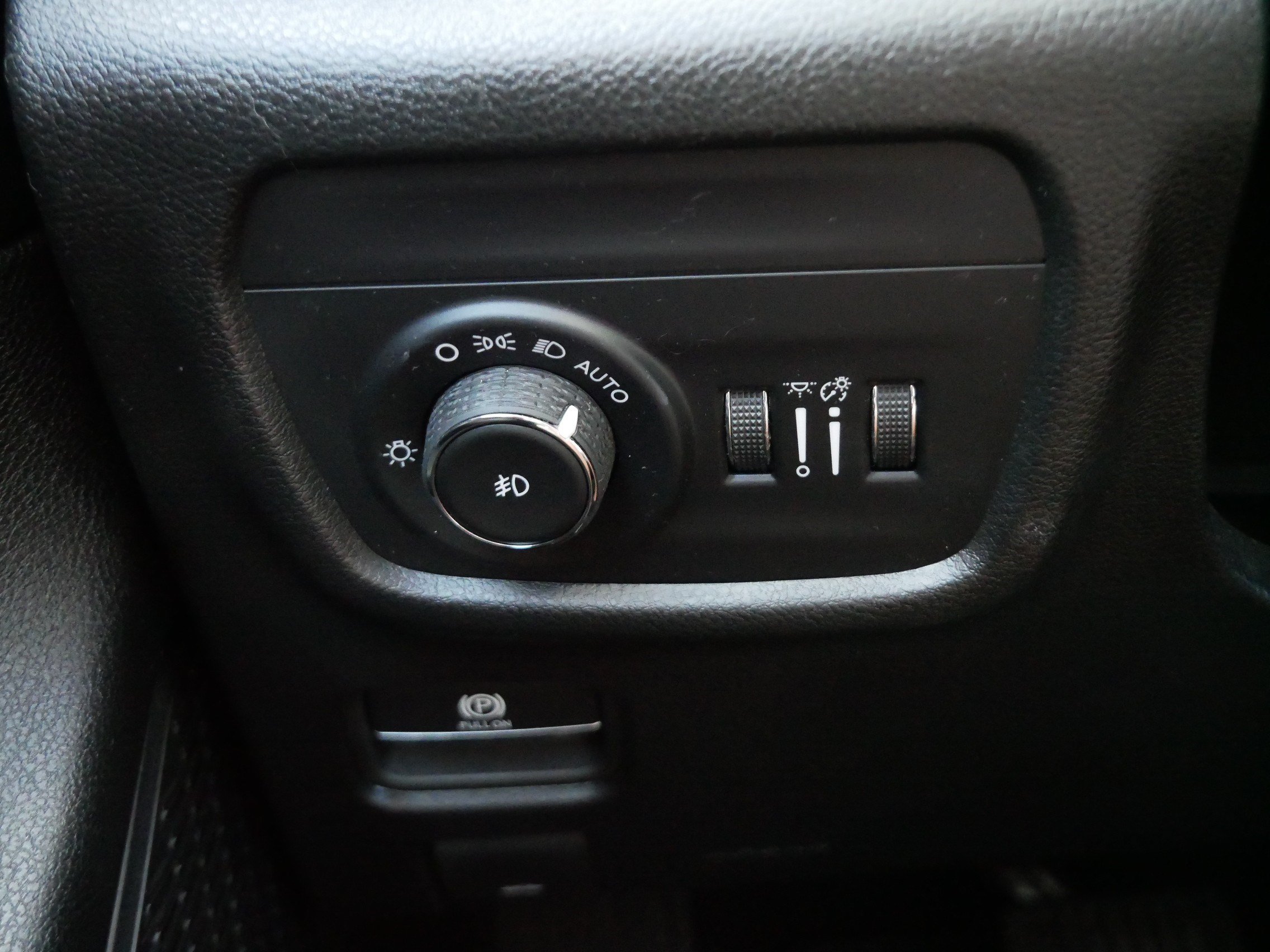 Used 2023 Jeep Grand Cherokee Limited w/ Black Appearance Package AWD/4WD image 27