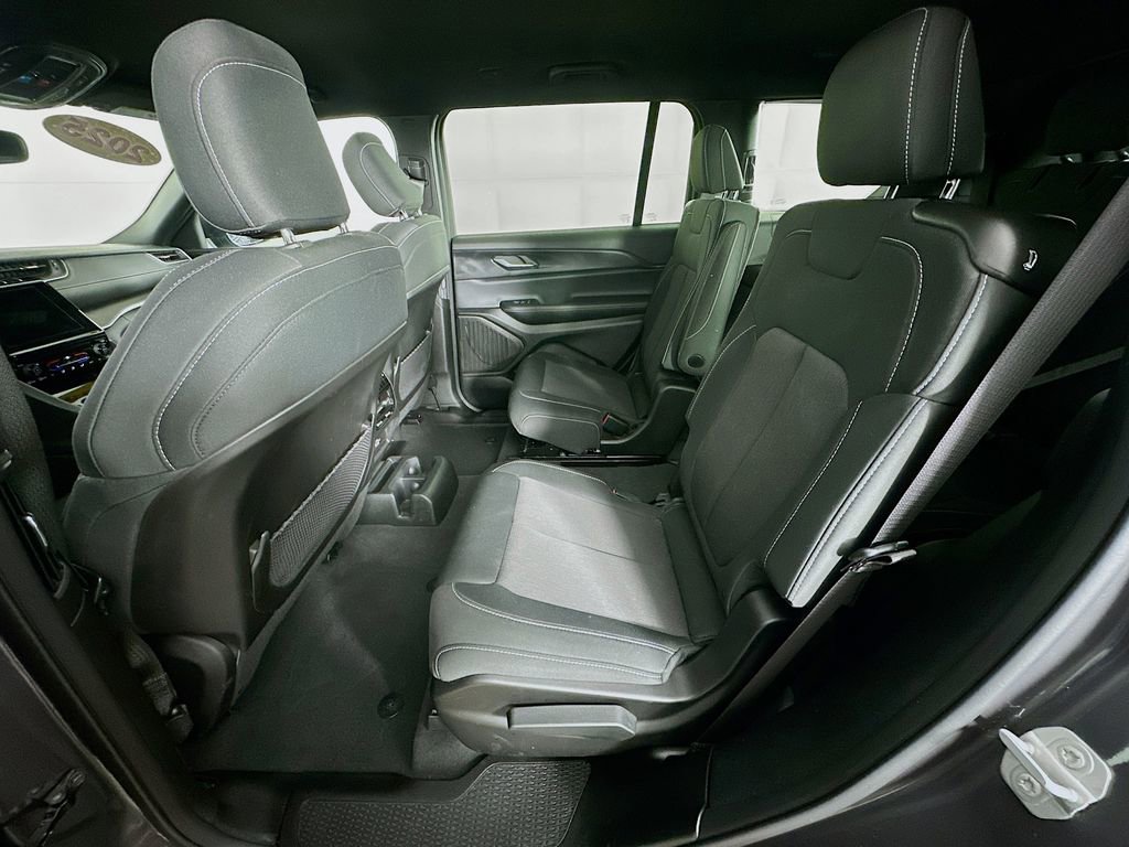Certified 2025 Jeep Grand Cherokee L Laredo image 33