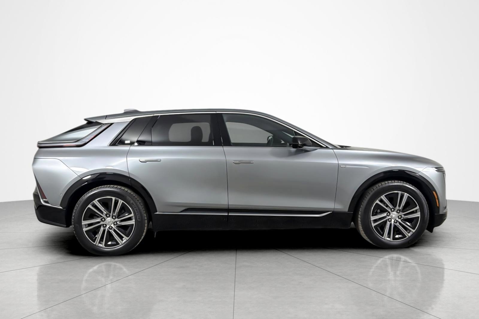 Used 2024 Cadillac Lyriq Luxury image 6