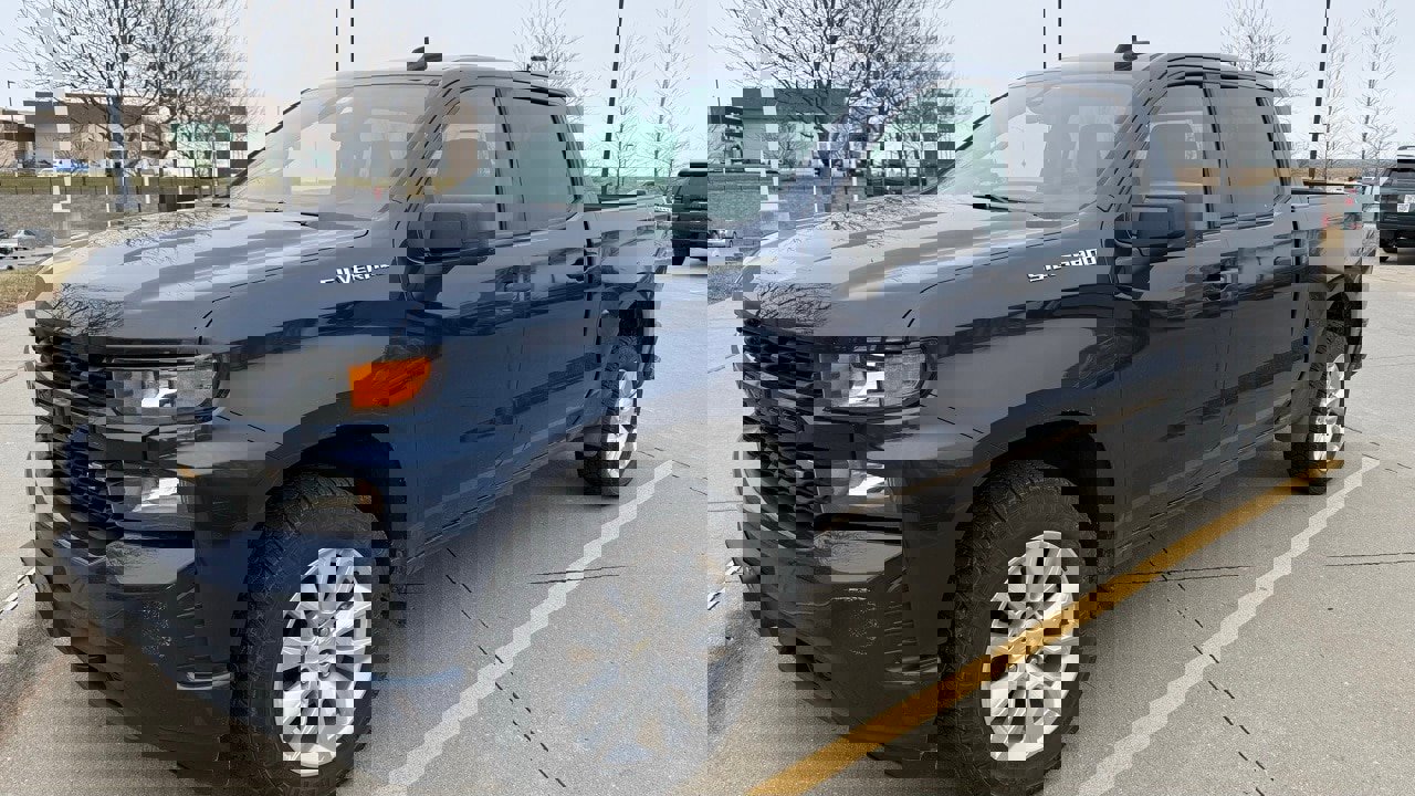 Used 2021 Chevrolet Silverado 1500 Custom w/ Safety Confidence Package image 2