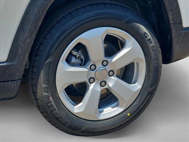 Used 2019 Jeep Compass Latitude w/ Popular Equipment Group FWD image 30