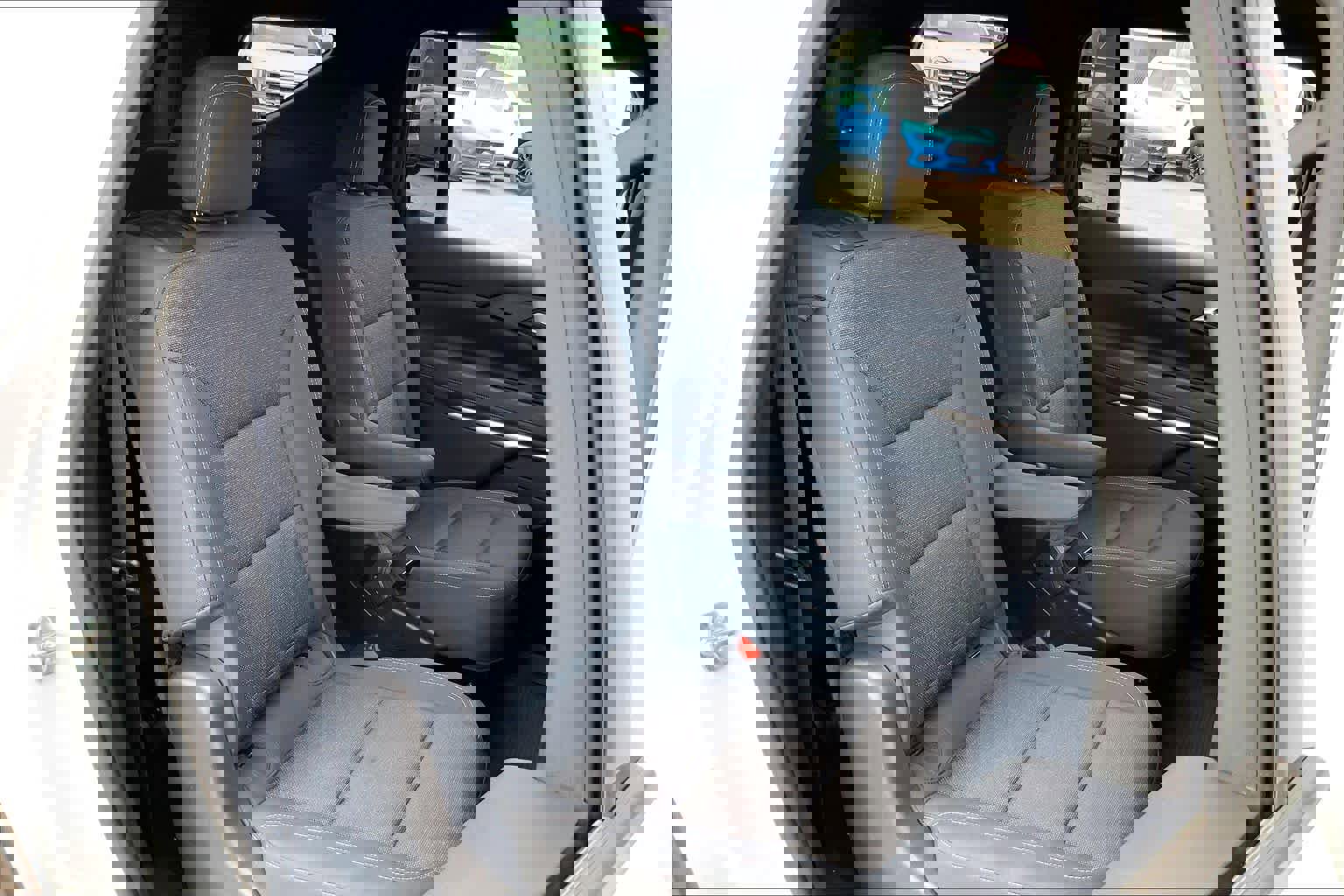 Used 2025 Chevrolet Traverse LT image 19