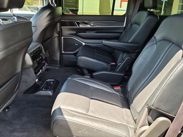 Certified 2022 Jeep Wagoneer Series III w/ Flexible Seating Group RWD image 24