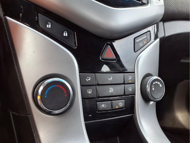 Used 2012 Chevrolet Cruze LT FWD image 6
