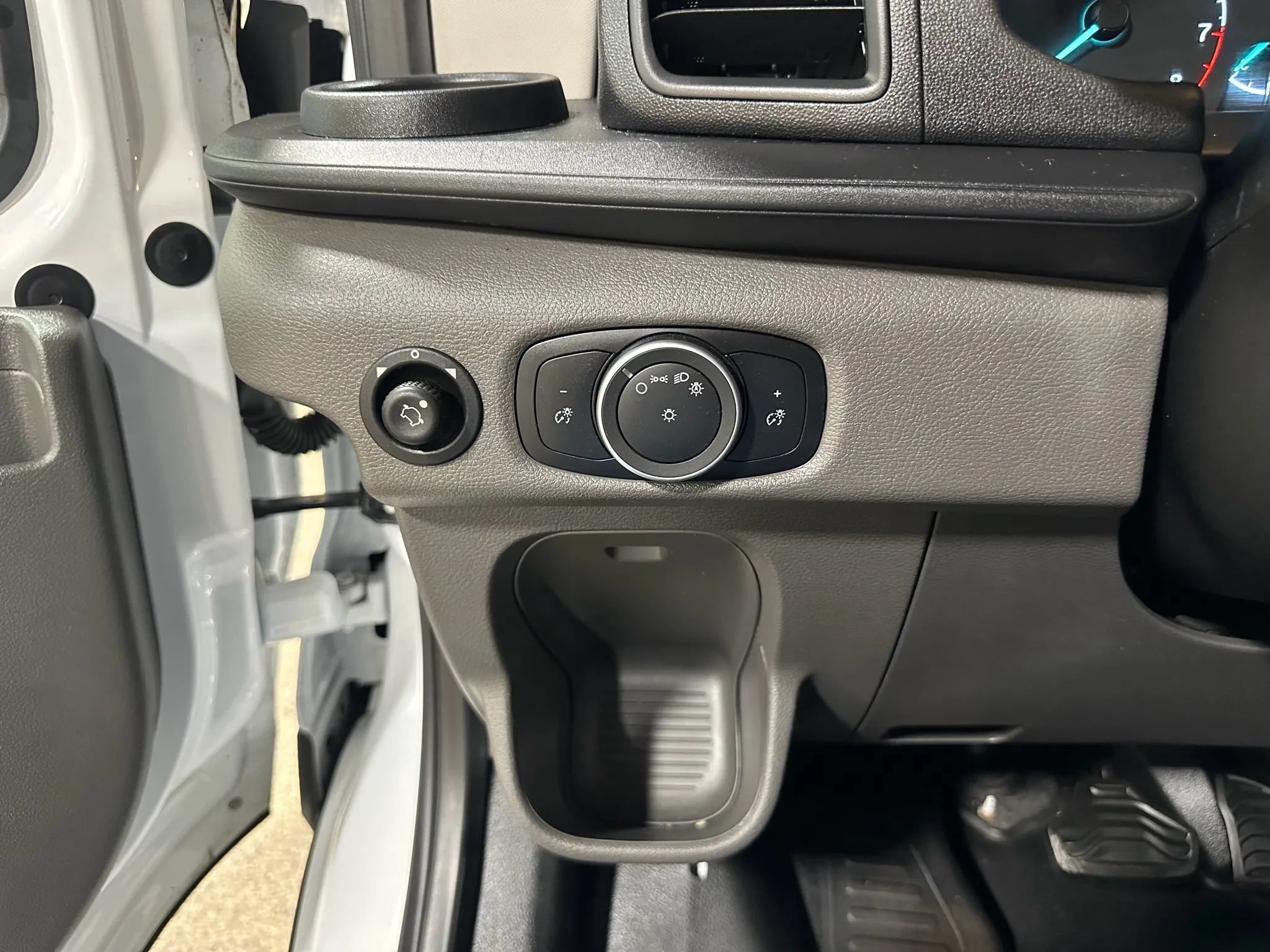 Used 2020 Ford Transit 150 Medium Roof RWD image 37