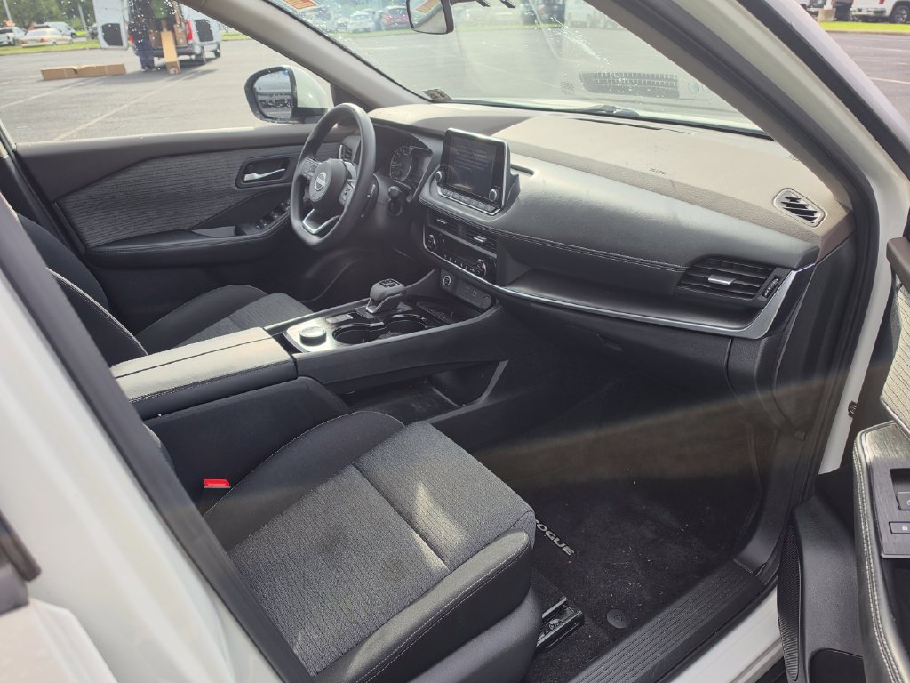 Used 2023 Nissan Rogue SV AWD/4WD image 16