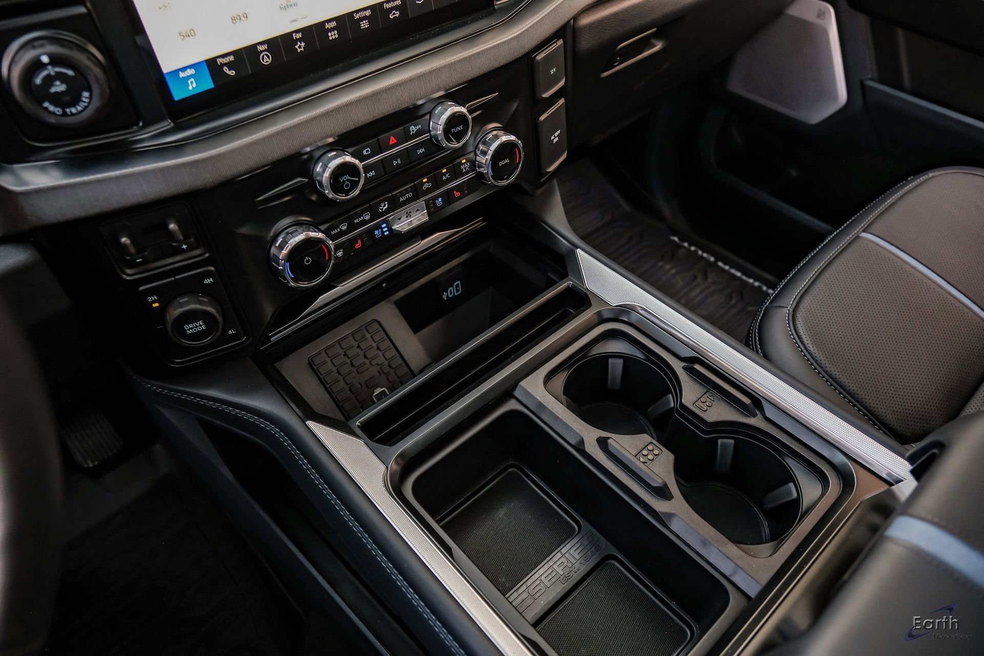 Used 2026 Ford F450 Platinum w/ FX4 Off-Road Package image 65