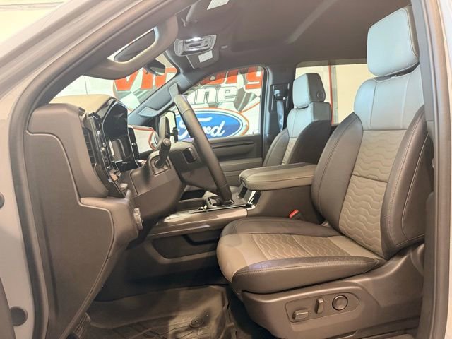 Used 2025 Chevrolet Silverado 2500 ZR2 w/ Technology Package image 14