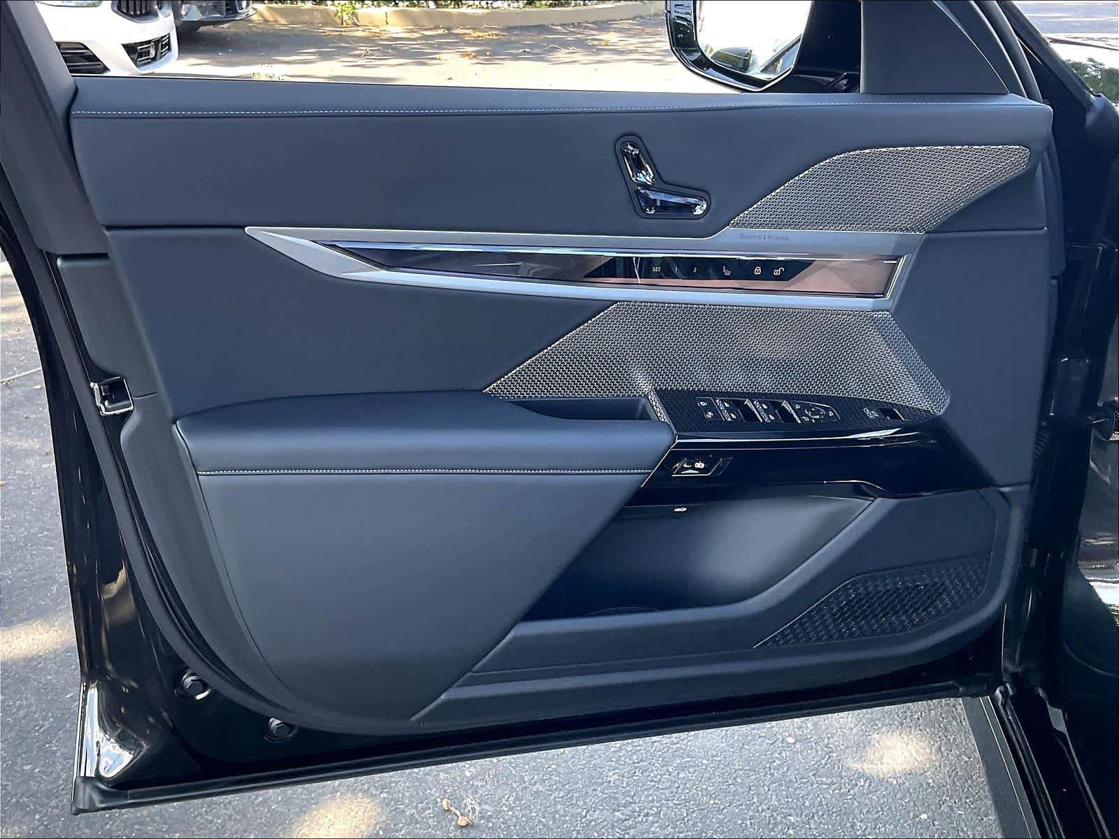 Certified 2023 BMW 740i RWD image 25