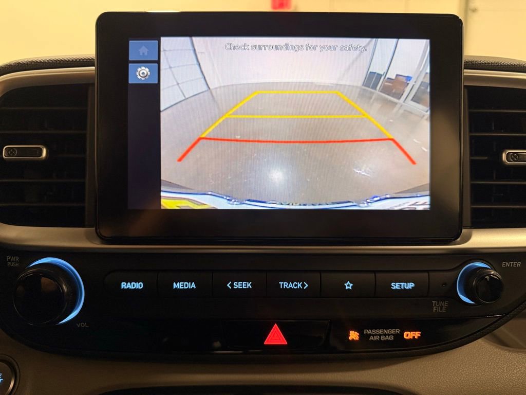 Used 2025 Hyundai Venue SEL FWD image 21