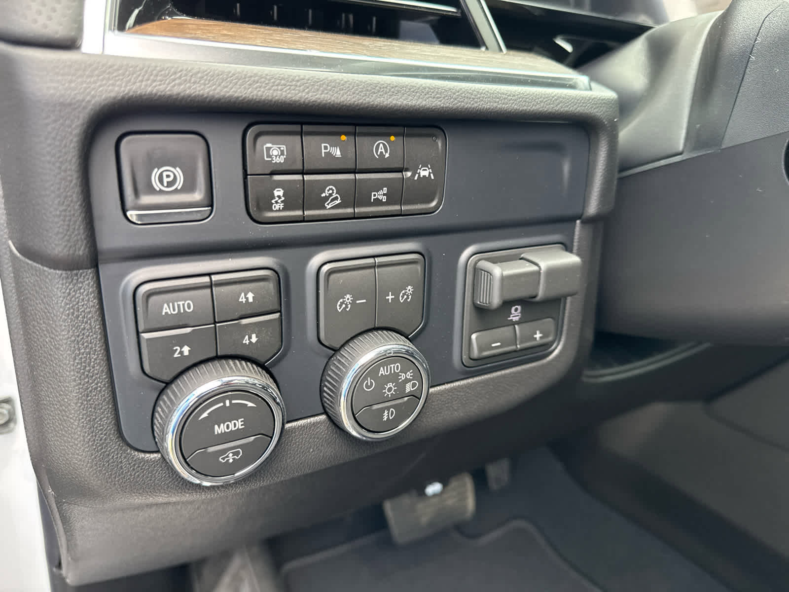 New 2026 Chevrolet Suburban High Country image 25