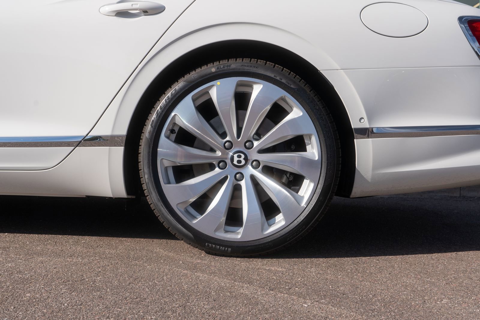 New 2026 Bentley Flying Spur Plug-In Hybrid image 10