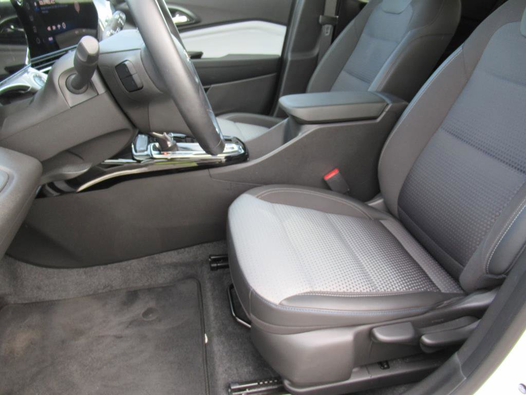 Used 2024 Chevrolet Trax LT w/ Driver Confidence Package image 16