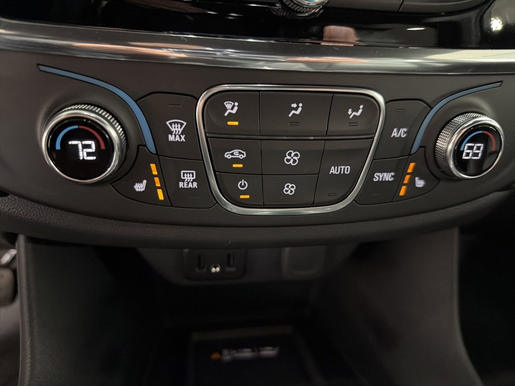 Used 2023 Chevrolet Traverse LT w/ LPO, Floor Liner Package image 31