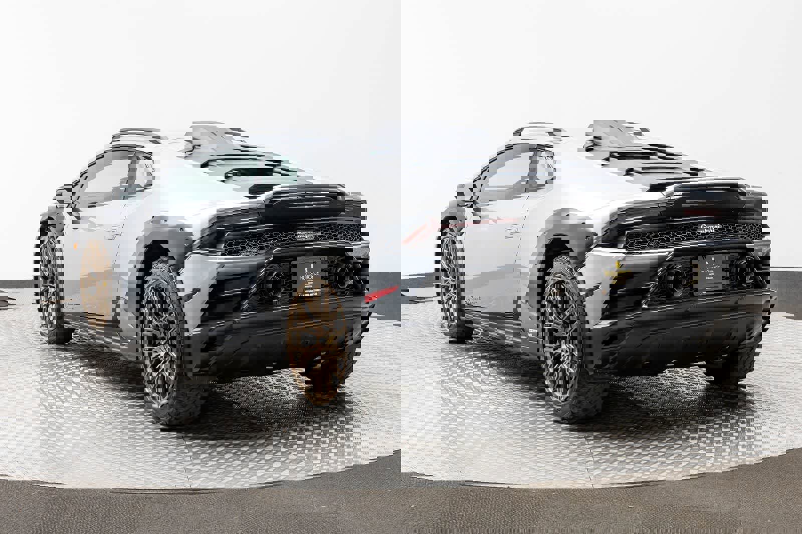 Used 2024 Lamborghini Huracan Sterrato image 4