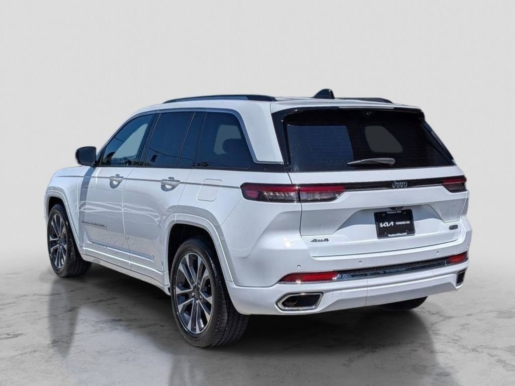 Used 2023 Jeep Grand Cherokee Overland w/ Luxury Tech Group IV AWD/4WD image 10