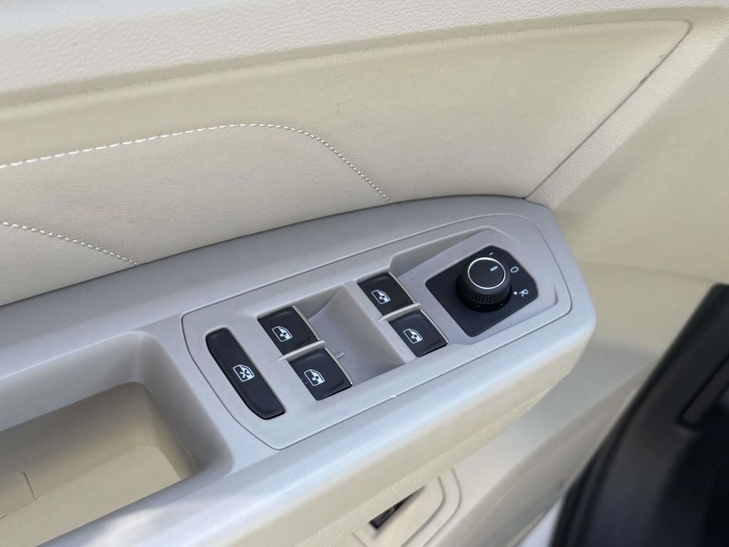 Used 2023 Volkswagen Atlas SE AWD/4WD image 29