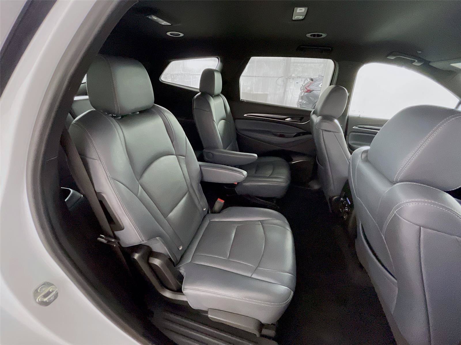 Used 2022 Buick Enclave Premium AWD/4WD image 31