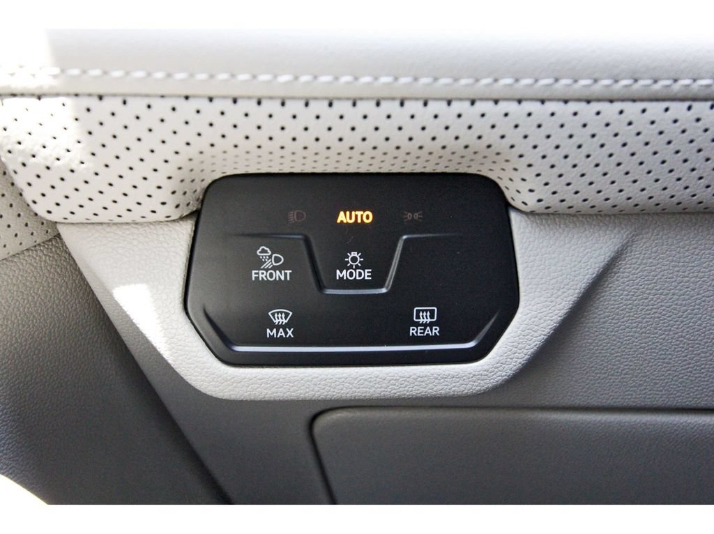 Used 2025 Volkswagen Atlas SE FWD image 24