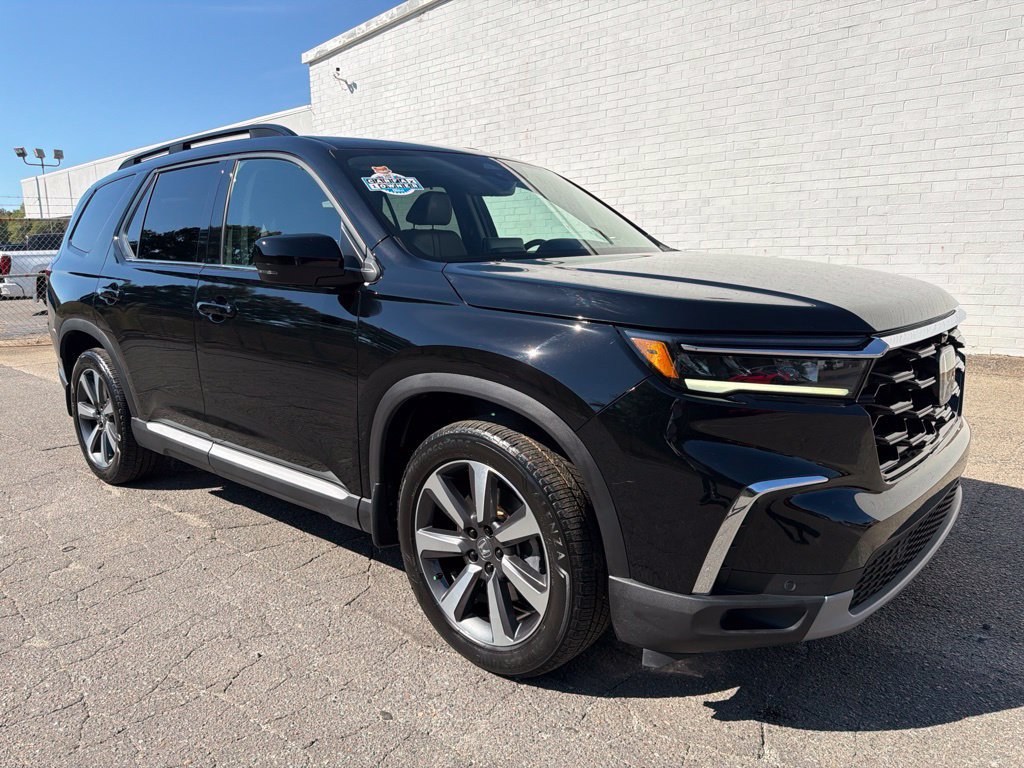 Used 2025 Honda Pilot Elite image 8