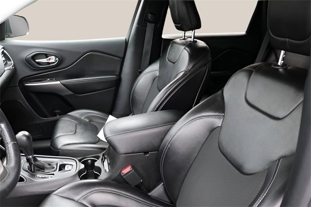 Used 2019 Jeep Cherokee Latitude Plus w/ Comfort/Convenience Group image 12