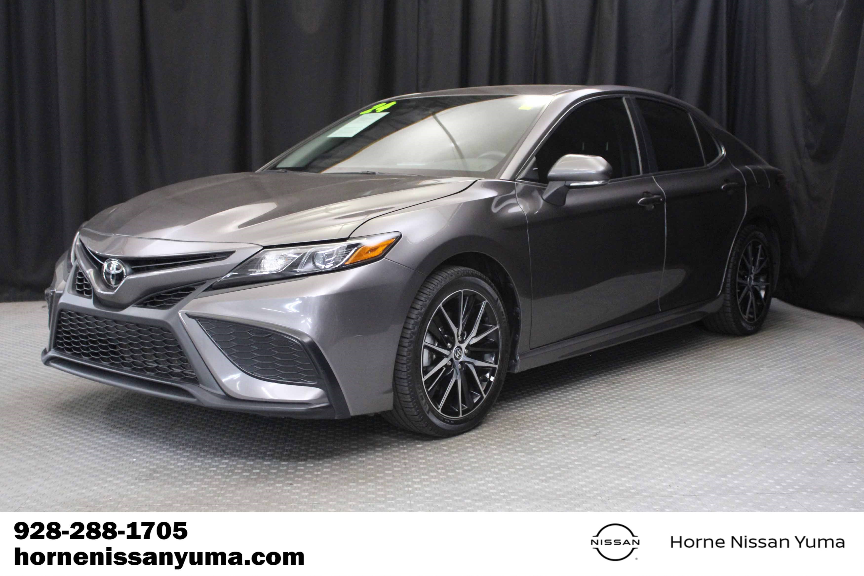 Used 2024 Toyota Camry SE FWD image 3