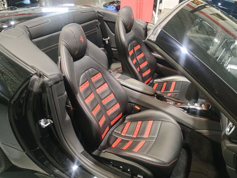 Used 2018 Ferrari California T RWD image 31