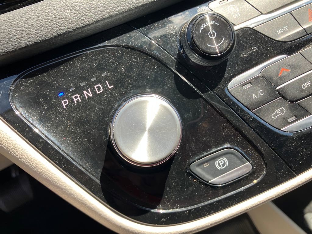 Used 2024 Chrysler Pacifica Touring-L FWD image 26