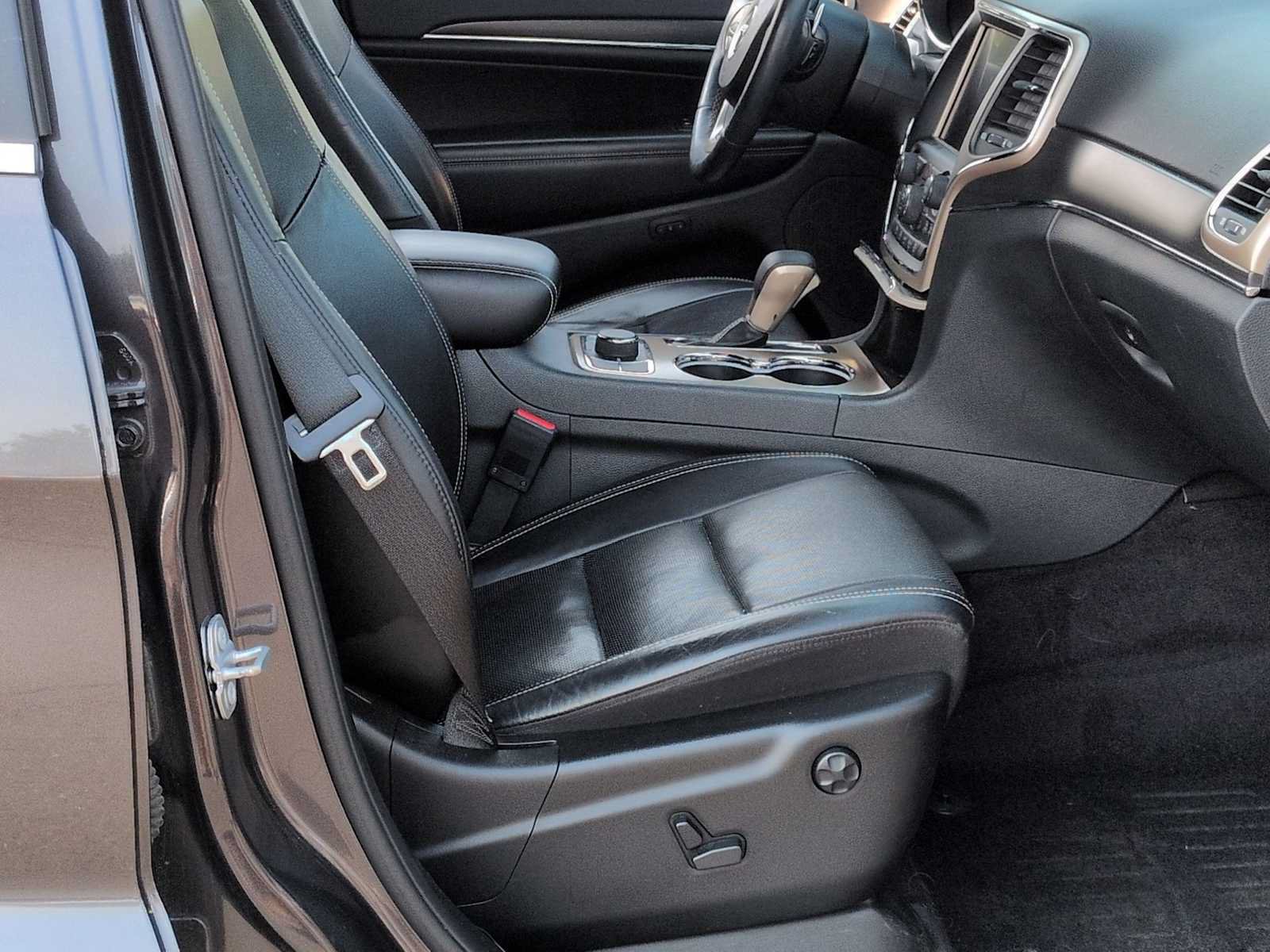 Used 2017 Jeep Grand Cherokee Limited w/ Luxury Group II AWD/4WD image 24