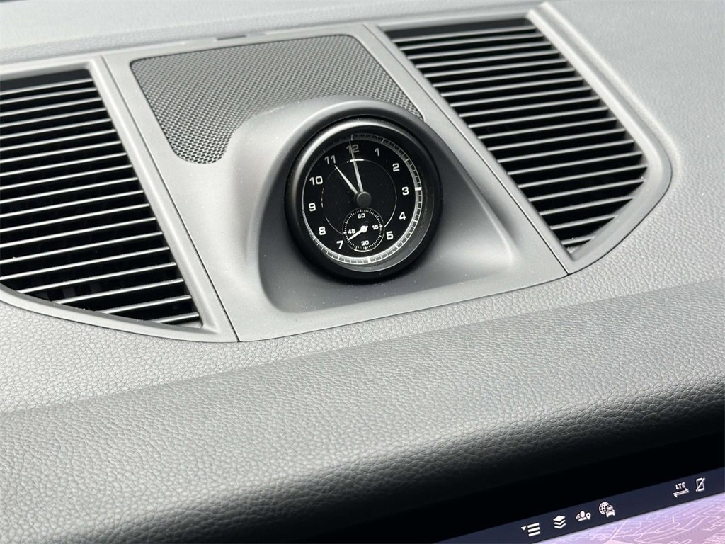 Certified 2025 Porsche Macan image 24
