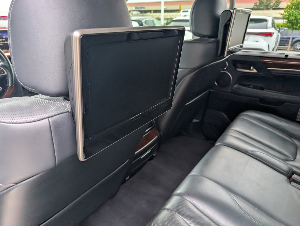 Used 2020 Lexus LX 570 4WD w/ Luxury Package image 13