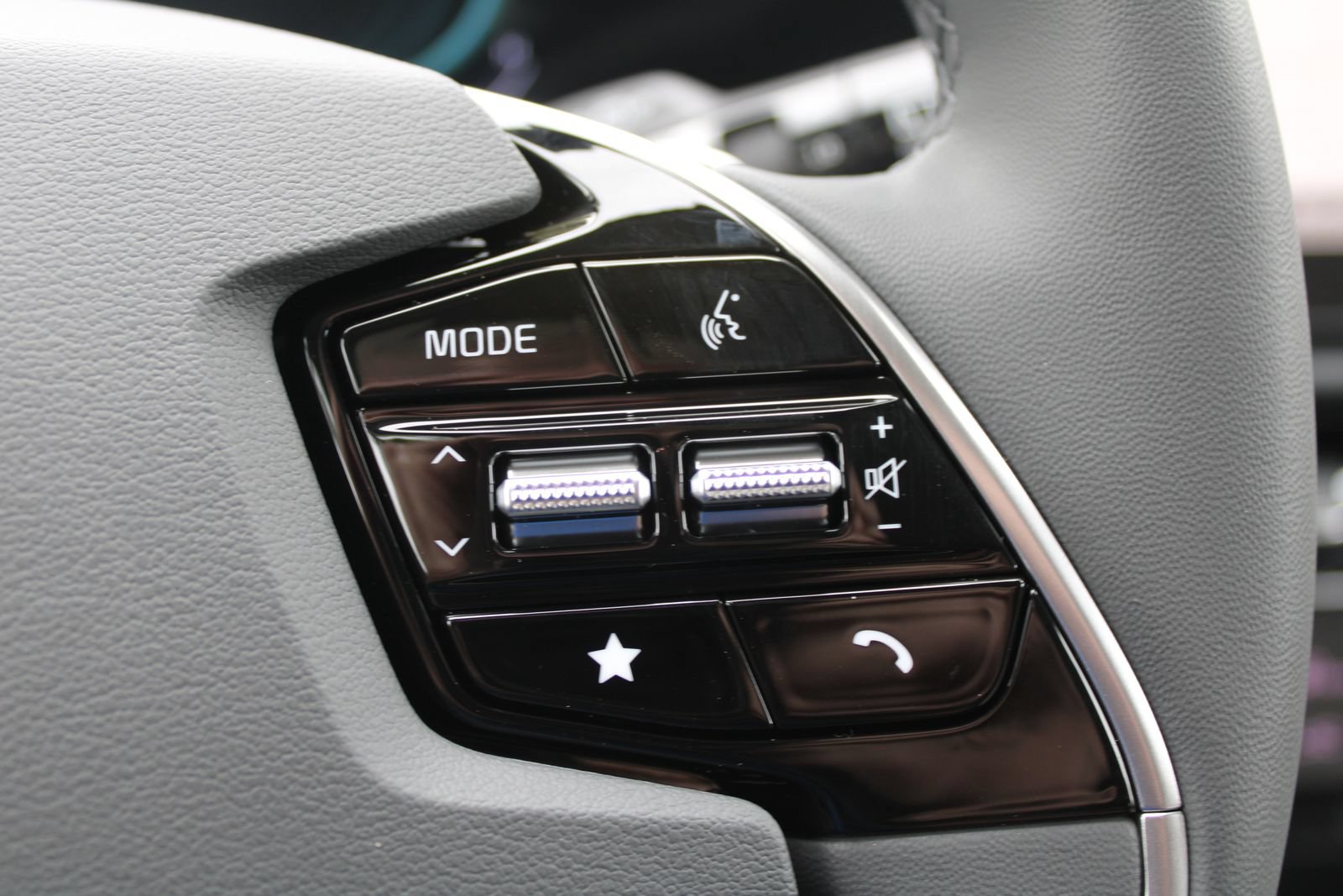 New 2026 Kia Niro EX FWD image 30