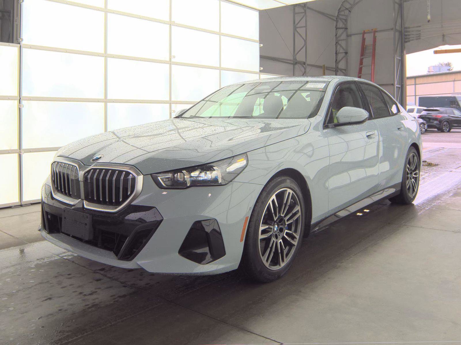 Used 2026 BMW 540i xDrive w/ M Sport Package AWD/4WD image 3