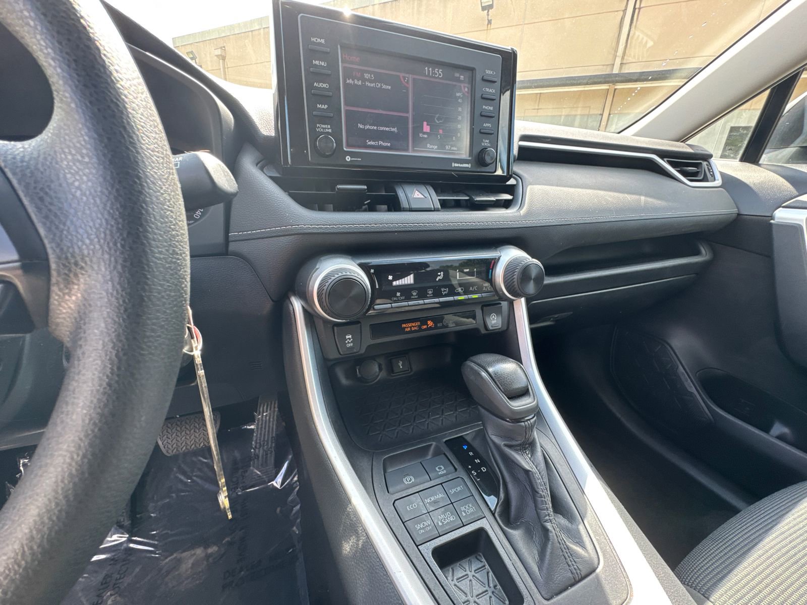 Used 2022 Toyota RAV4 LE image 29