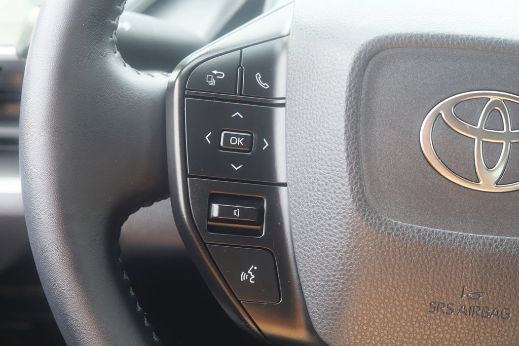 Used 2025 Toyota Prius LE FWD image 12