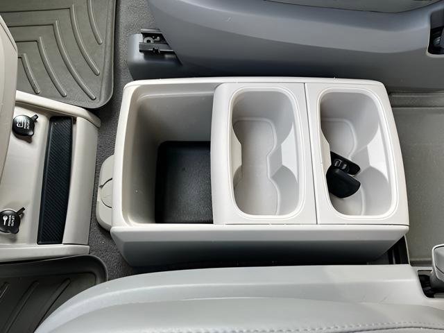 Used 2013 Volkswagen Routan SE image 21