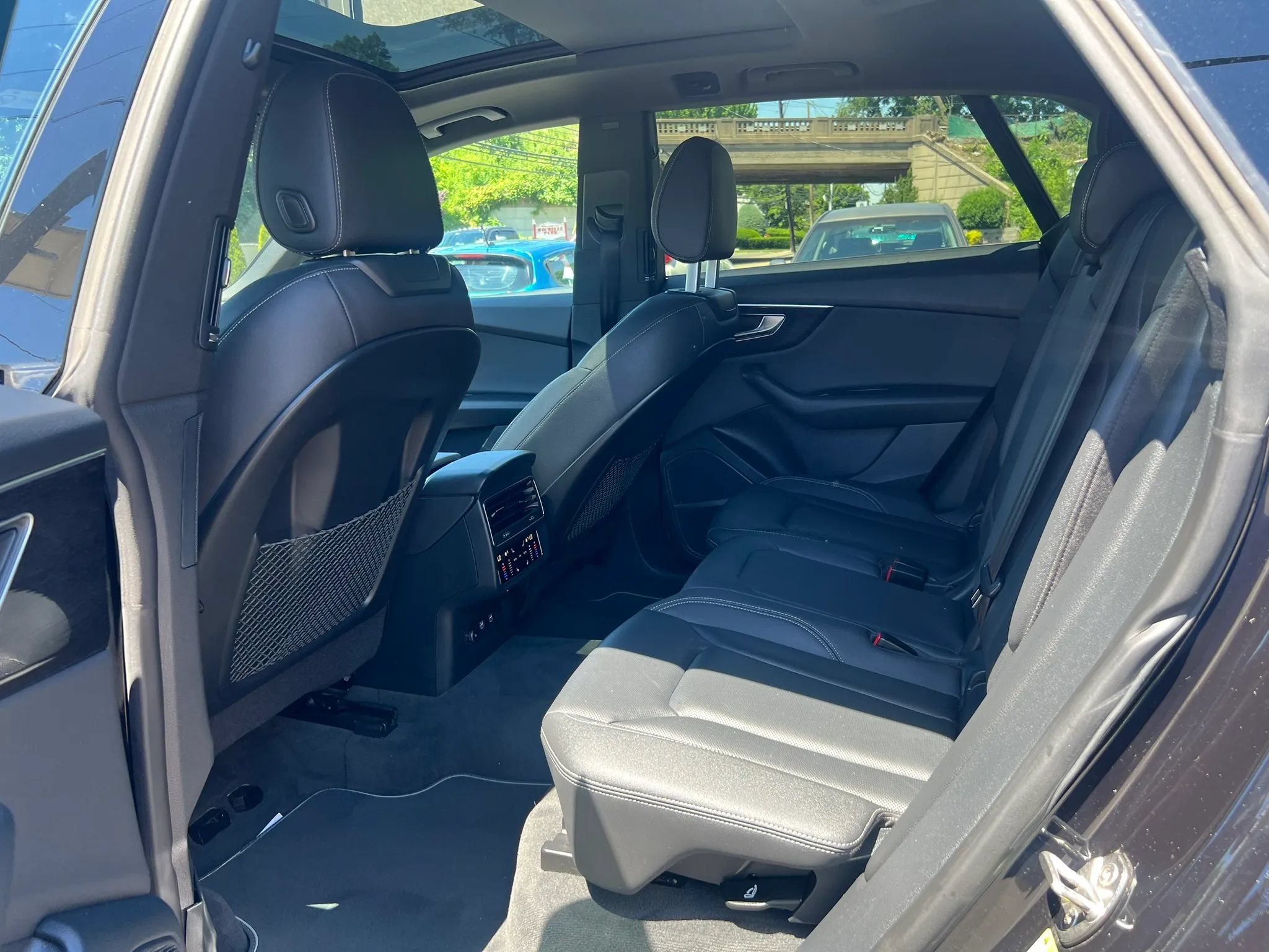 Used 2019 Audi Q8 Premium Plus AWD/4WD image 30