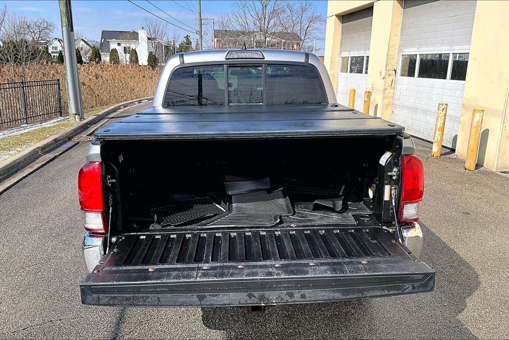 Used 2016 Toyota Tacoma TRD Off-Road w/ Towing Package image 31