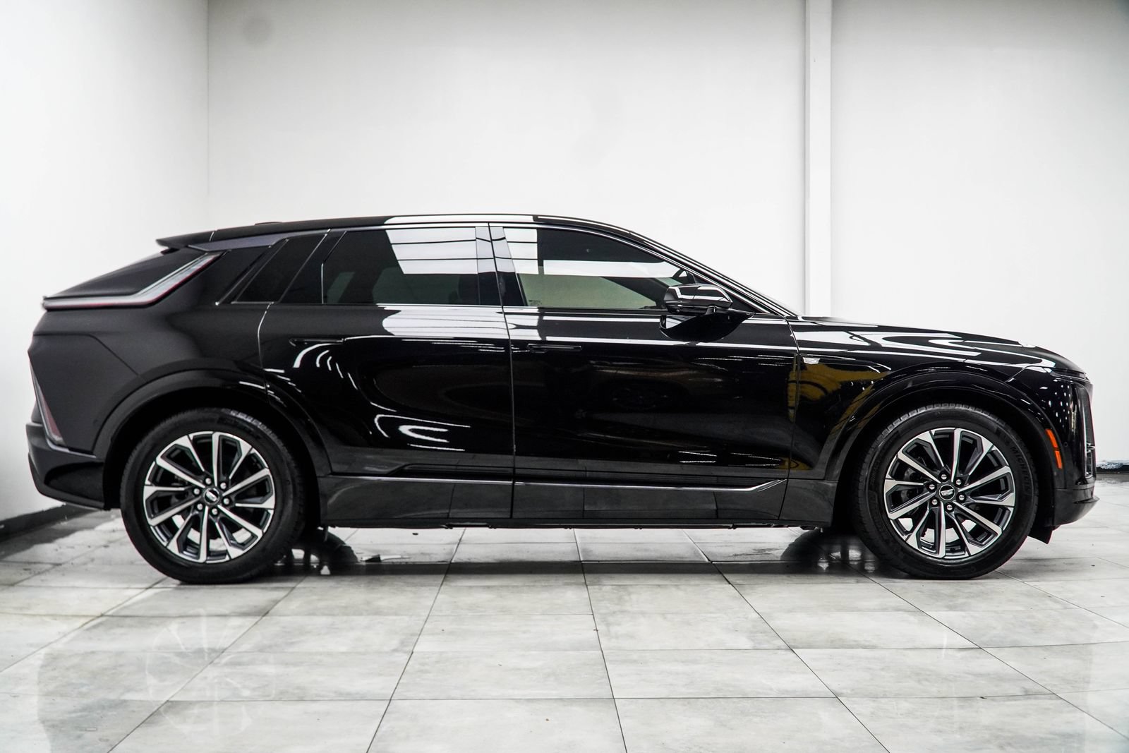 Used 2024 Cadillac Lyriq Sport RWD image 8