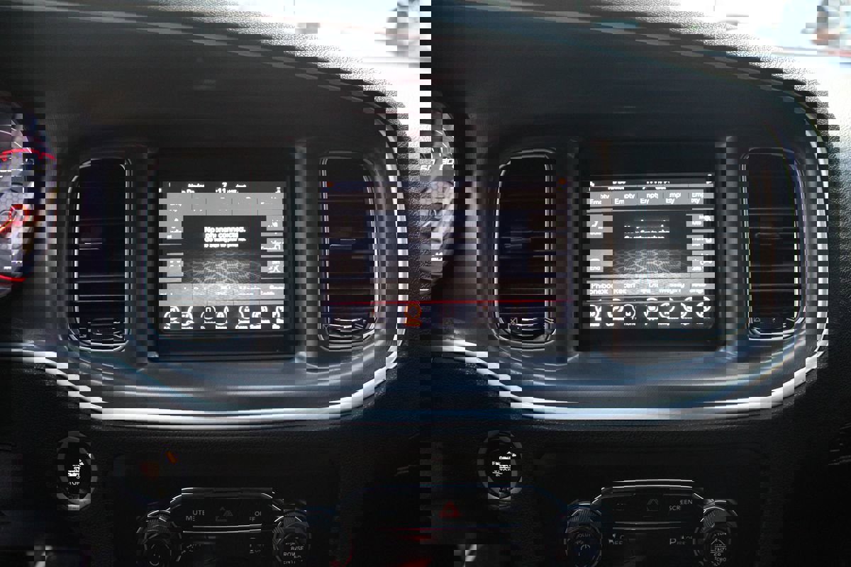 Used 2020 Dodge Charger SXT image 26