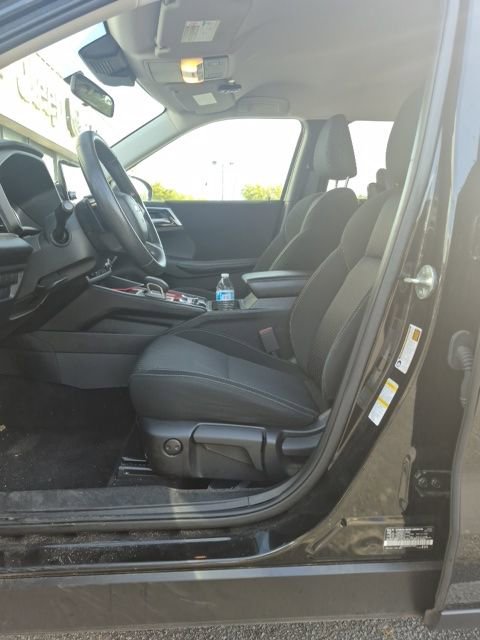 Used 2024 Mitsubishi Outlander ES image 11