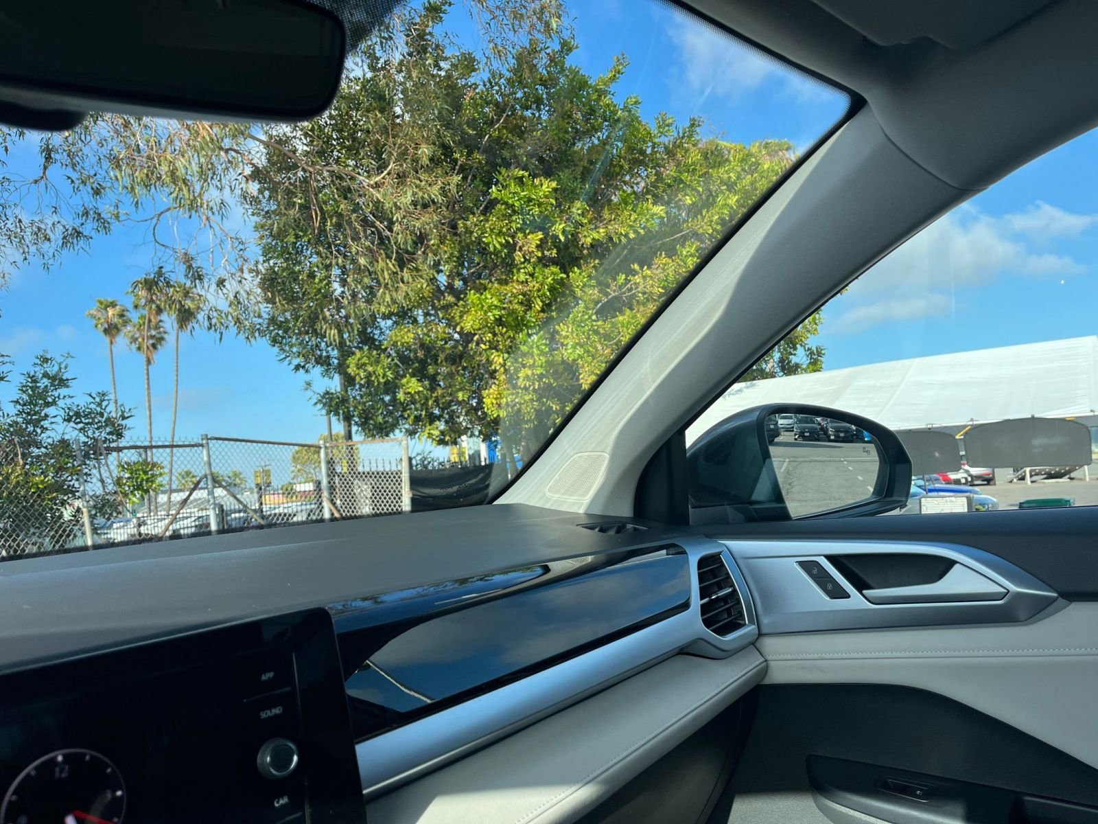 Used 2025 Volkswagen Taos SE image 36