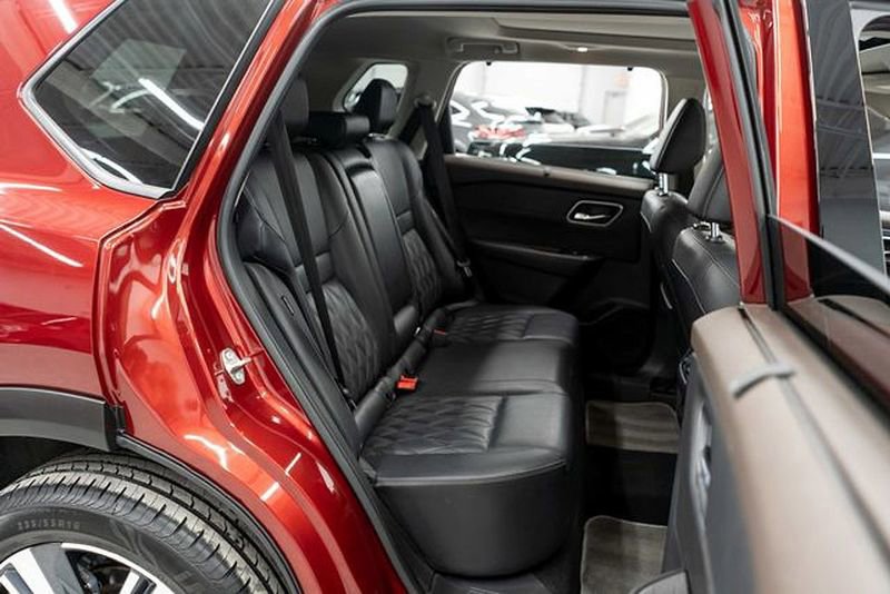 Used 2023 Nissan Rogue Platinum w/ Platinum Premium Package image 14