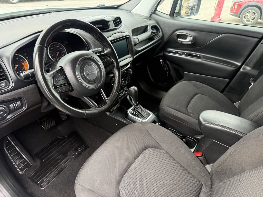 Used 2018 Jeep Renegade Altitude FWD image 22